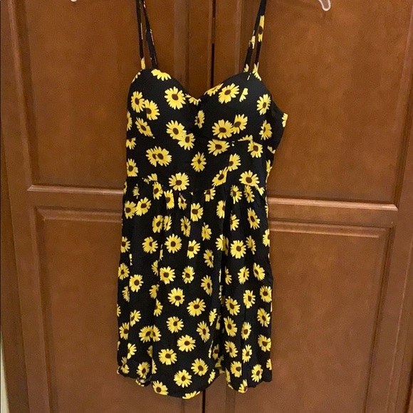 New Look Dresses & Skirts - New Look Sunflower Dress
